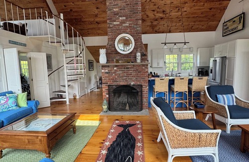 Madaket House | Gorgeous Madaket open concept beach house. Walk to beach! Week: 8/29-9/5 or 9/4