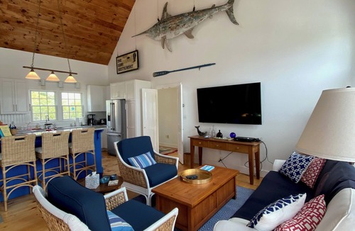 Madaket House | Gorgeous Madaket open concept beach house. Walk to beach! Week: 8/29-9/5 or 9/4