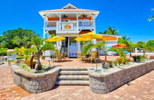 Jose's Hideaway House | Gorgeously-appointed 4-bedroom beach home steps away from pristine beaches.