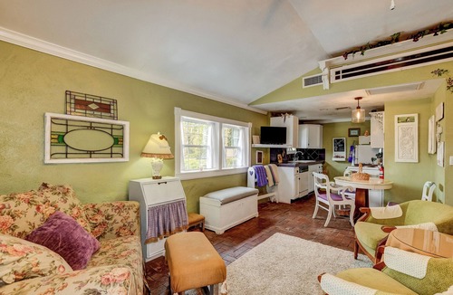 Prescott Cottage | Grape House Downtown