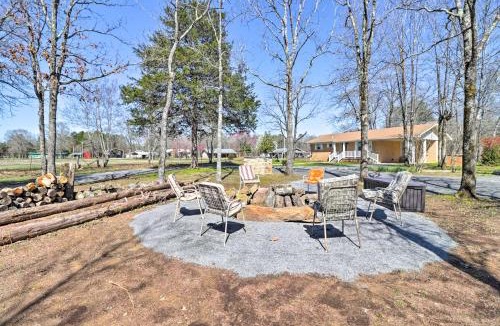 Higden House | Greers Ferry Home w/Yard, < 1 Mi to Marina!