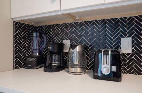 Somerville Apartment | Ground Floor LUX | Yard Parking BBQ Game | Near T