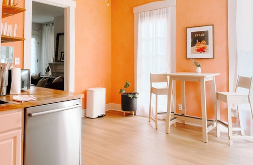 Dayton House | Group-Friendly 4BR/3.5BA/2 Kitchens + Private Homes Side-by-Side Sleeps 10