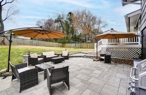 White Oak House | Group Getaway! Modern Silver Spring Home w/Yard