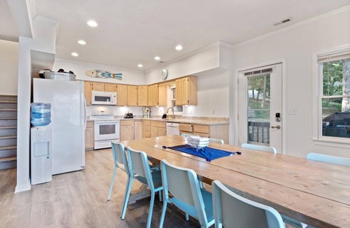 Stover House | Group Getaway w/Dock! Lakefront Escape in Stover