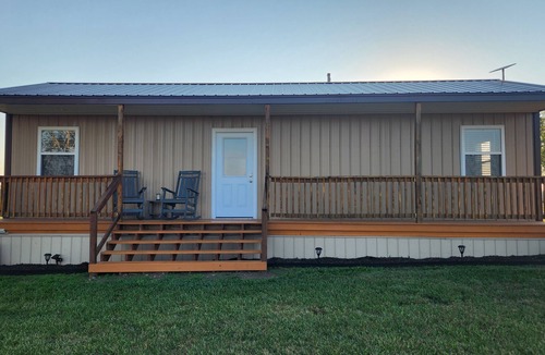 Fort Scott Cabin | Hammond Hideaway, Lovely cabin 12 miles north of Fort Scott.