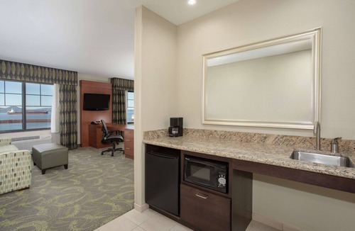 Astoria Hotel | Hampton Inn and Suites Astoria
