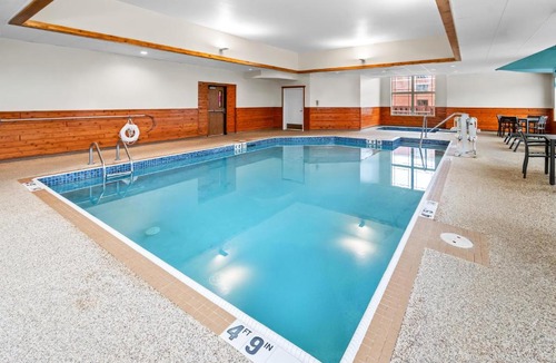 Canal Park Hotel | Hampton Inn Duluth-Canal Park