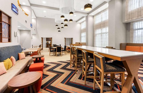 Fairbanks Hotel | Hampton Inn & Suites Fairbanks