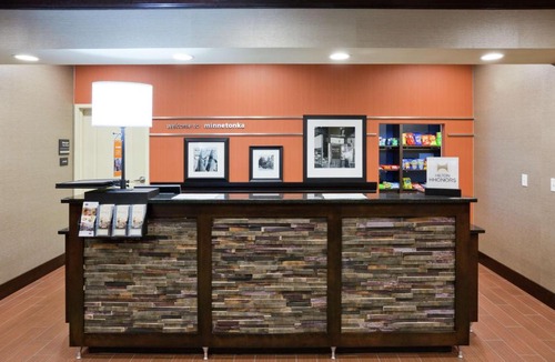 Minnetonka Hotel | Hampton Inn & Suites Minneapolis West/Minnetonka
