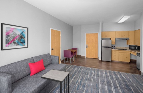 Lakeview Hotel | Hampton Inn & Suites Orem