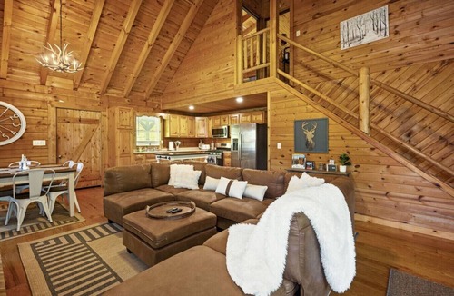 Hazel Green Cabin | HazelBrook Haven- Hot Tub, Firepit, Grill