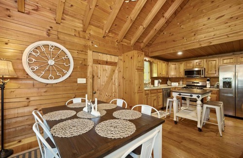 Hazel Green Cabin | HazelBrook Haven- Hot Tub, Firepit, Grill