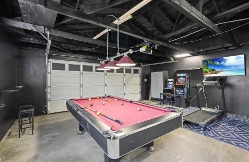 East Hemet House | Heated Pool - Jacuzzi - Firepit - Game Room