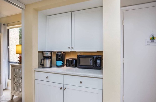 Siesta Key Condo | Heated Pool & Private Lanai in Tropical Siesta Key. Just 30 Feet from the Intracoastal!