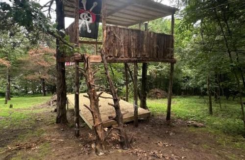 Lowell House | Hickory Haven-Direct Lake Access-Furnished Patio