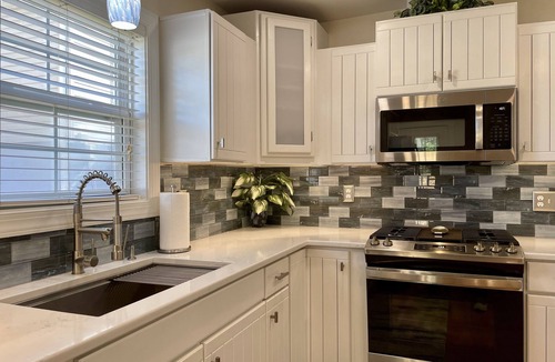 Wilmington House | Hidden Gem: Epic cottage near UNCW, Beach & Downtown