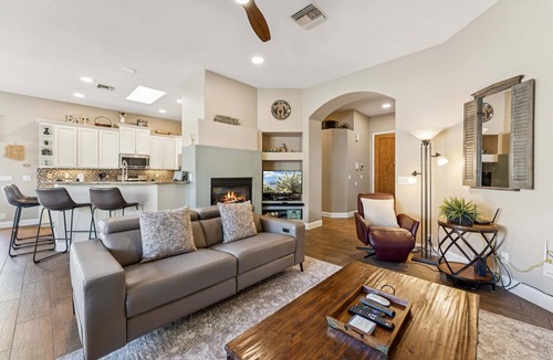 Arrowhead Ranch House | Hidden Oasis Intimate 3 BR Home/Private Pool/Jacuzzi/Fire Pit/Glendale