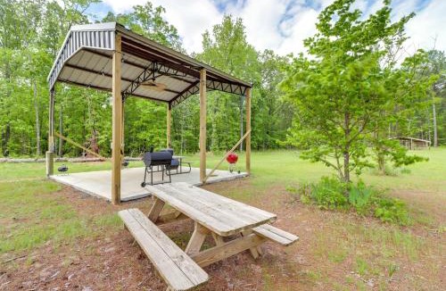 Higden Apartment | Higden Studio w/Shared Patio, Yard Games, Grills!