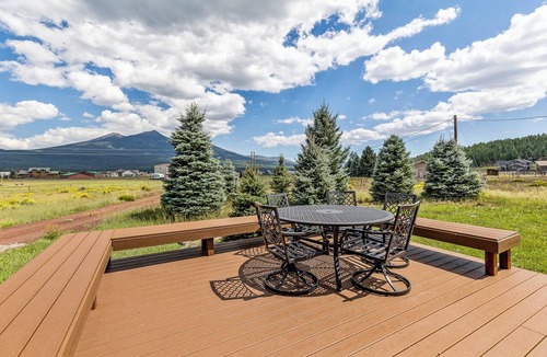 Baderville Ski Chalet | Hike, Ski, Stargaze: Flagstaff Cabin with Breath-Taking Views