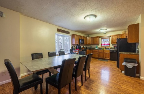 Logan House | Hiker's Hideout (close to downtown Logan)
