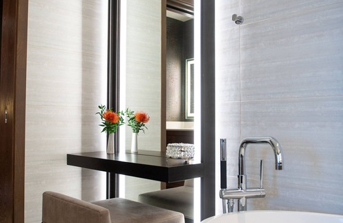 Downtown Hotel | Hilton Rochester Mayo Clinic Area