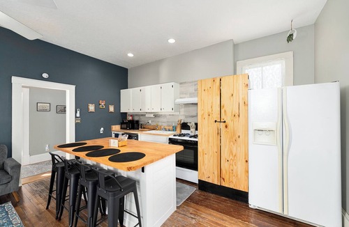 Historic District Apartment | Historic 2/1 Upper Suite with Pool, walking distance to downtown