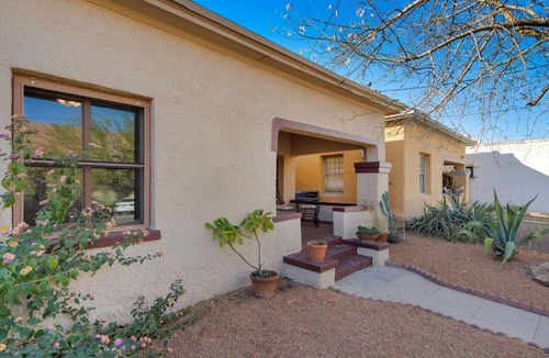 Iron Horse Historic District House | Historic Adobe off 4th Ave, near the U, private yard, Dogs OK!