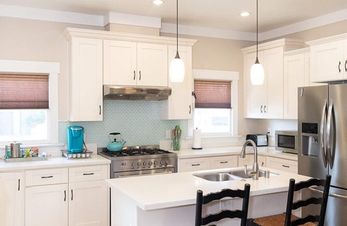 Anaheim Colony Historic District House | Historic craftsman, sleeps 9, 3br2.5ba, Disney 1mi