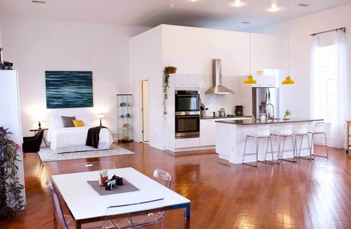 Avoca House | Historic Hideaway with Sauna near the Lake
