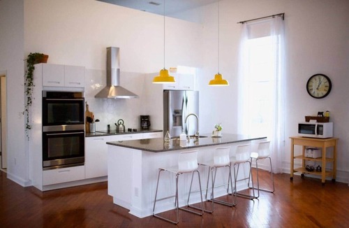 Avoca House | Historic Hideaway with Sauna near the Lake