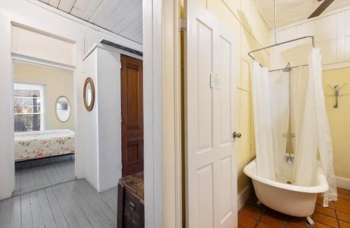 Cedar Key Apartment | Historic Island Hotel