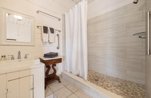 Cedar Key Apartment | Historic Island Hotel