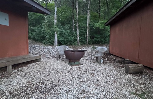 Eminence Cottage | Hogan's Hideout Cozy Cottage #6