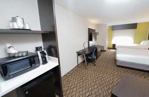 Springfield Hotel | Holiday Inn Express and Suites Springfield Medical District by IHG