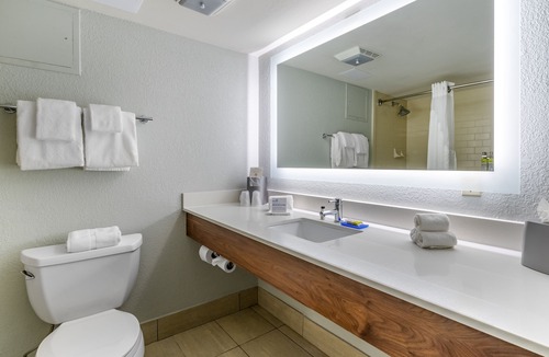 Caloosahatchee Hotel | Holiday Inn Express Cape Coral-Fort Myers Area by IHG