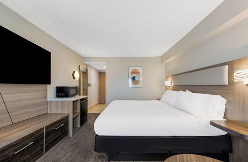 Coliseum Central Hotel | Holiday Inn Express Hampton - Coliseum Central by IHG