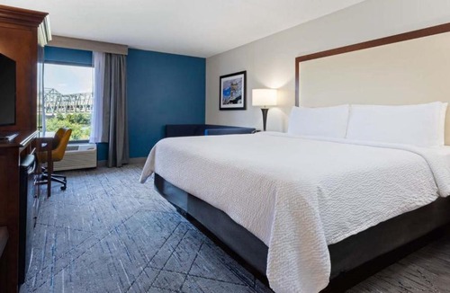 Covington Hotel | Holiday Inn Express & Suites Cincinnati Riverfront by IHG