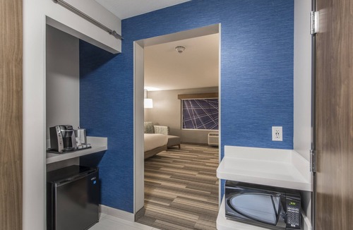 Deer Valley Hotel | Holiday Inn Express & Suites Phoenix North - Happy Valley by IHG