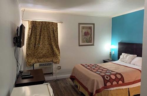 Whitehall Hotel | Holiday Motel
