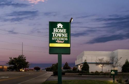 Florence Hotel | HomeTowne Studios by Red Roof Florence, KY-Cincinnati Airport