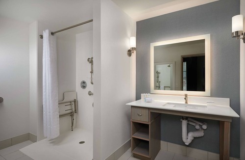 Oakley Hotel | Homewood Suites by Hilton Cincinnati-Midtown, OH