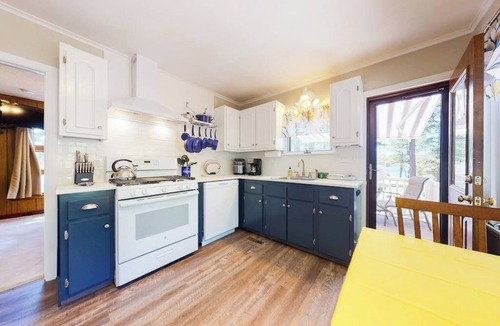 The Bays House | Homey lakeside property w/one house, two cottages, mtn. views, & private beach