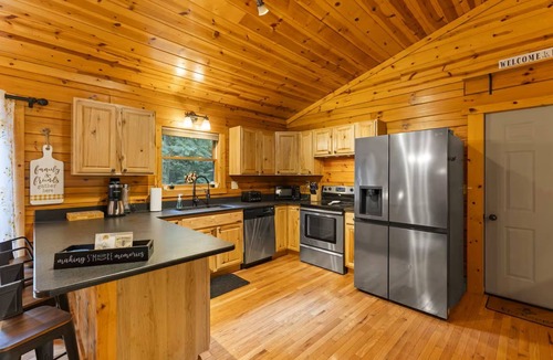 Logan Cabin | Honeybee Hideaway | Hot Tub, Game Room, Pond