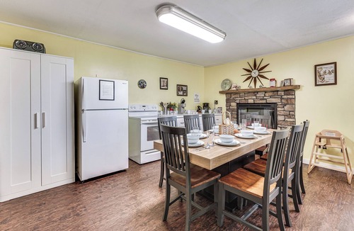 Rockaway Beach Cabin | Hot Tubs, Boat Dock! 2-Unit 1950s Taneycomo Escape