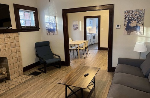 Norwood House | Hudson #1, Private Two Bed near Xavier & Downtown