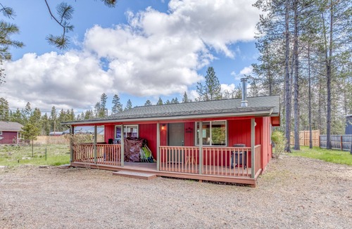 Oregon Water Wonderland House | Immaculate One-Bedroom Charmer Near Sunriver!