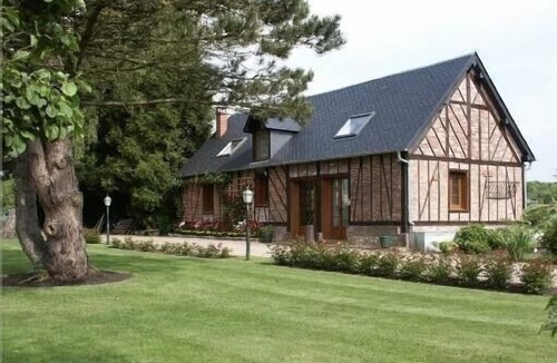 Le Thuit-Signol House | INDEPENDENT HOUSE 'hydrangeas' more than 50 varieties of hydrangeas