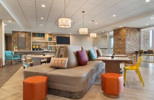 East Mesa Hotel | Indulge in Home-Like Comfort! Pool, Free Breakfast, Pets Allowed, Free Parking!