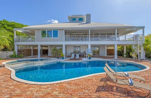 Bayshore Gardens House | Infinity View